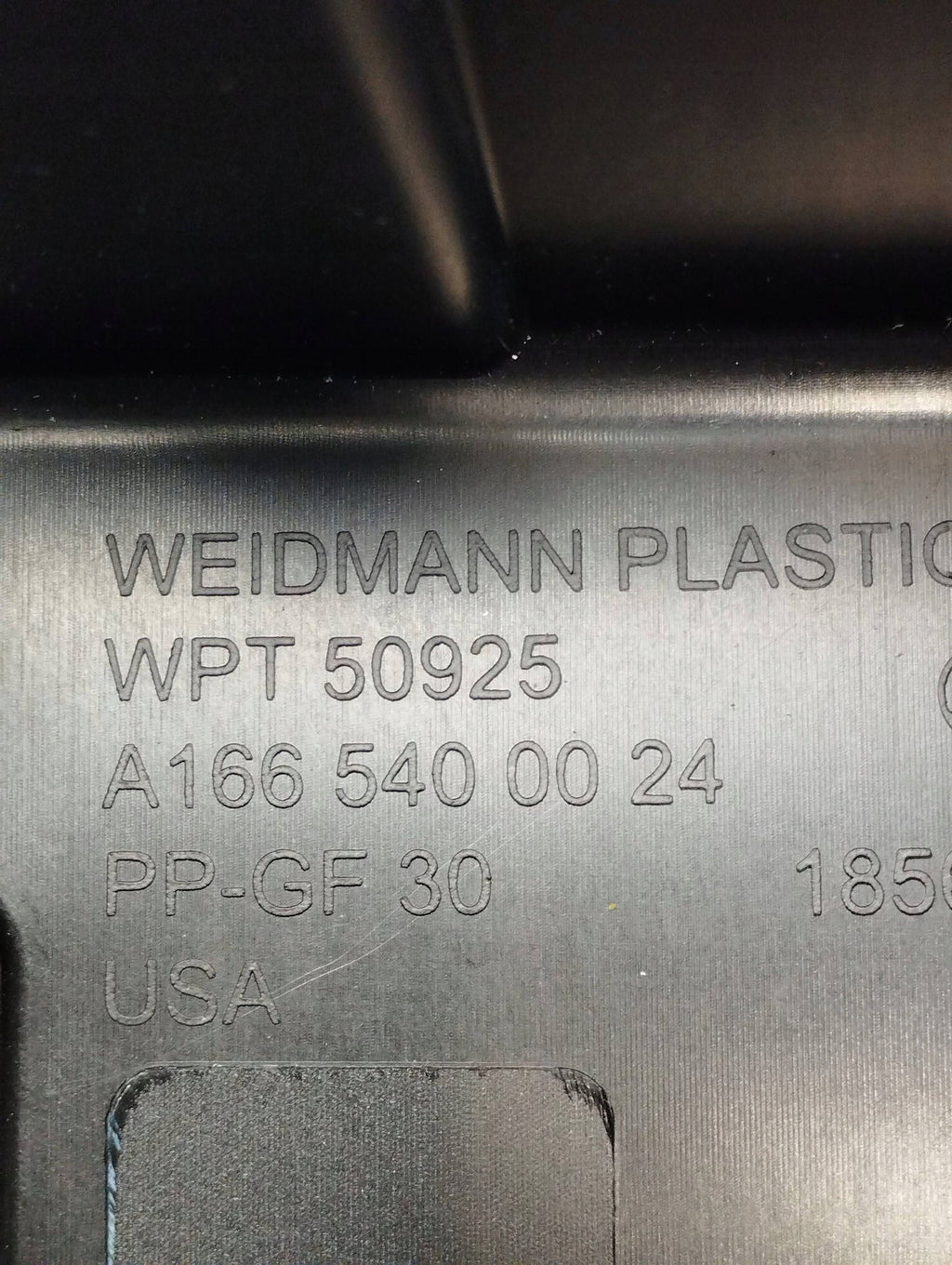 Mercedes-Benz GLE W166 fuse box housing A1665400024
