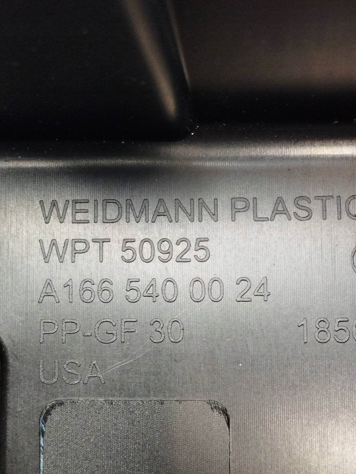 Mercedes-Benz GLE W166 fuse box housing A1665400024