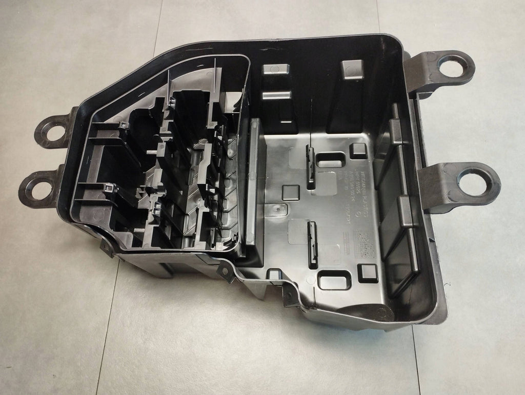 Mercedes-Benz GLE W166 fuse box housing A1665400024