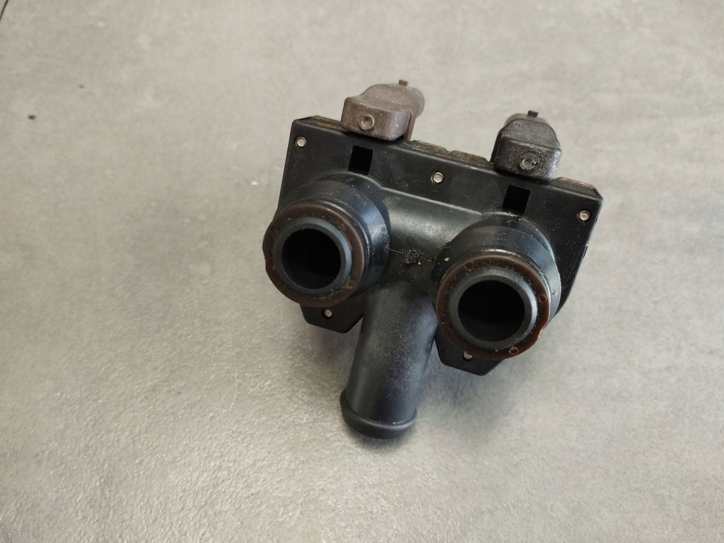 Mercedes-Benz S W222 2014 SOLENOID VALVE A0009820617