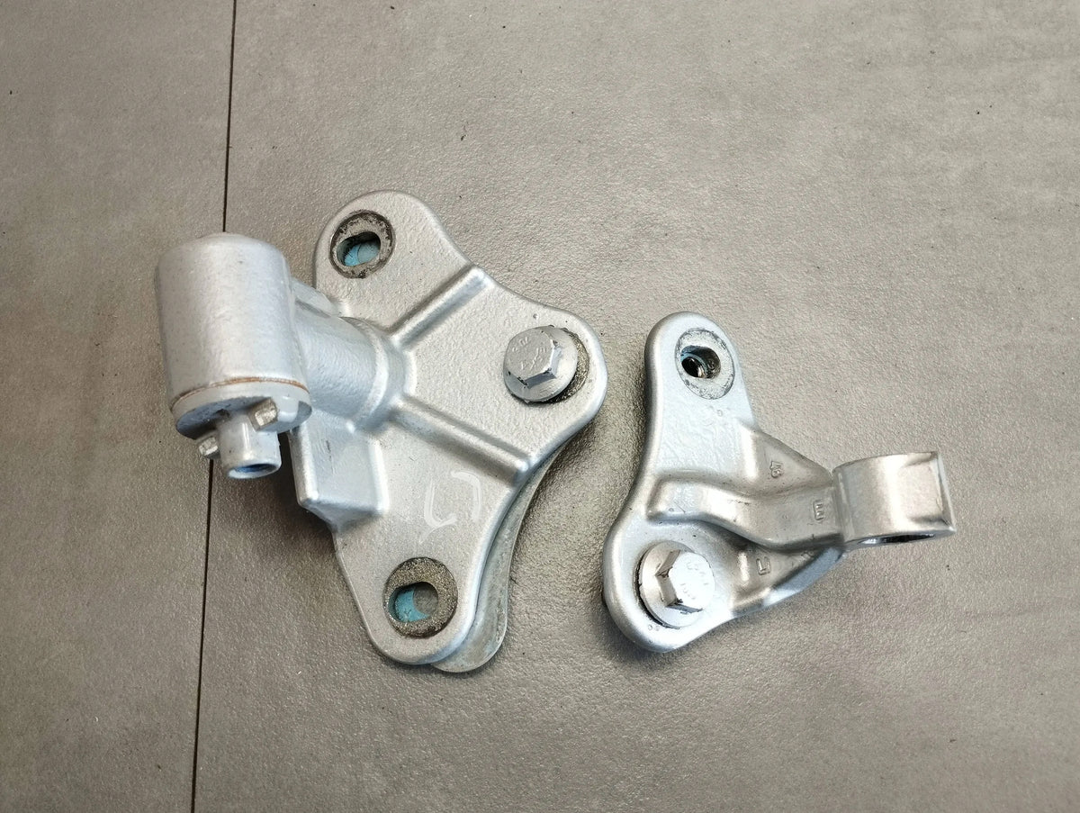 Mercedes ML W164 DOOR HINGES LEFT REAR