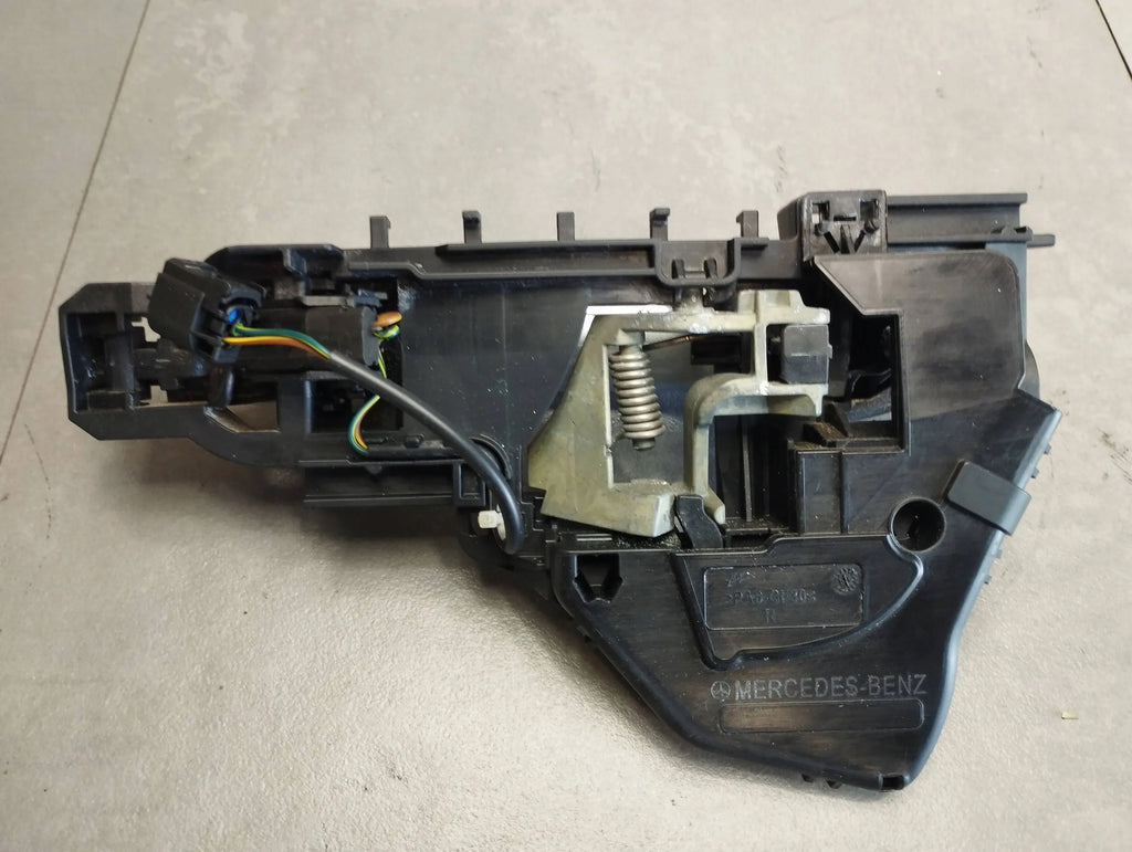 Mercedes ML W164 HANDLE RIGHT REAR KEYLESS 775