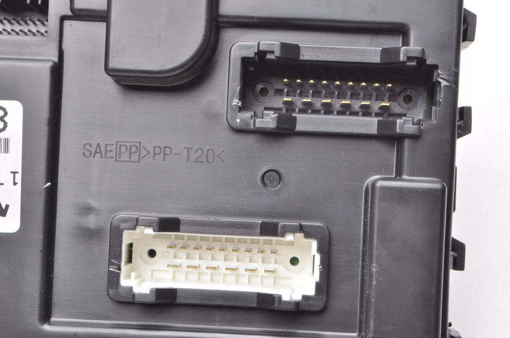 NISSAN JUKE F15 1.6 LIFT COMPUTER MODULE DRIVER BCM 284B1BV82C