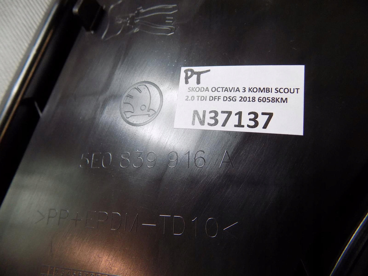OCTAVIA 3 DOOR CAP RIGHT REAR 5E0839916A