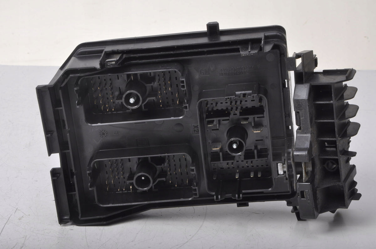 OPEL ASTRA K V FUSE BOX 39040849