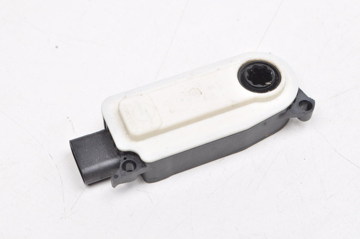 OPEL ASTRA L SHUTTER MOTOR 5877R1001A 9818171680 2023R