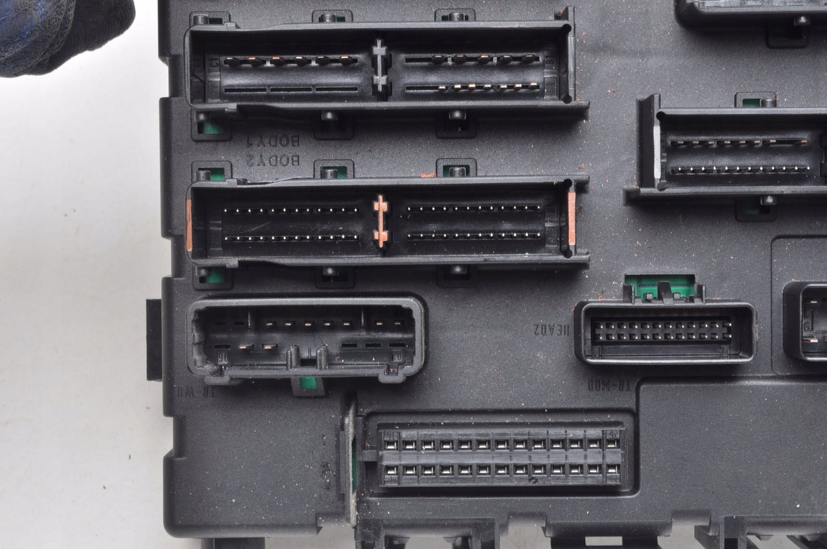 OPEL C SIGNUM HOUSING FUSE BOX 13189924