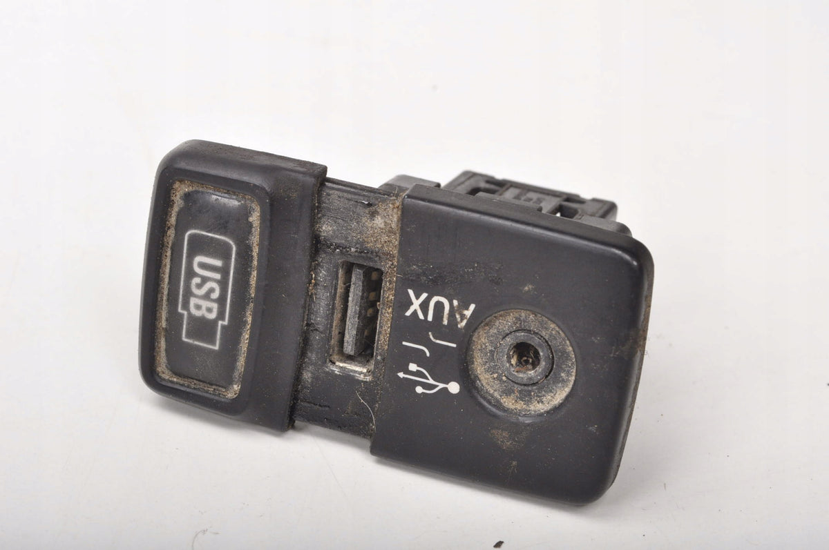 OPEL COMBO D USB 735549165 INPUT