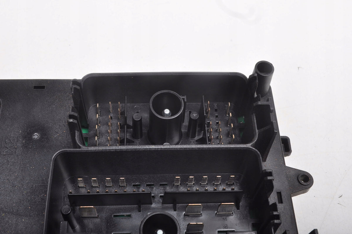 OPEL INSIGNIA AND FUSE BOX 22933575 LIFT