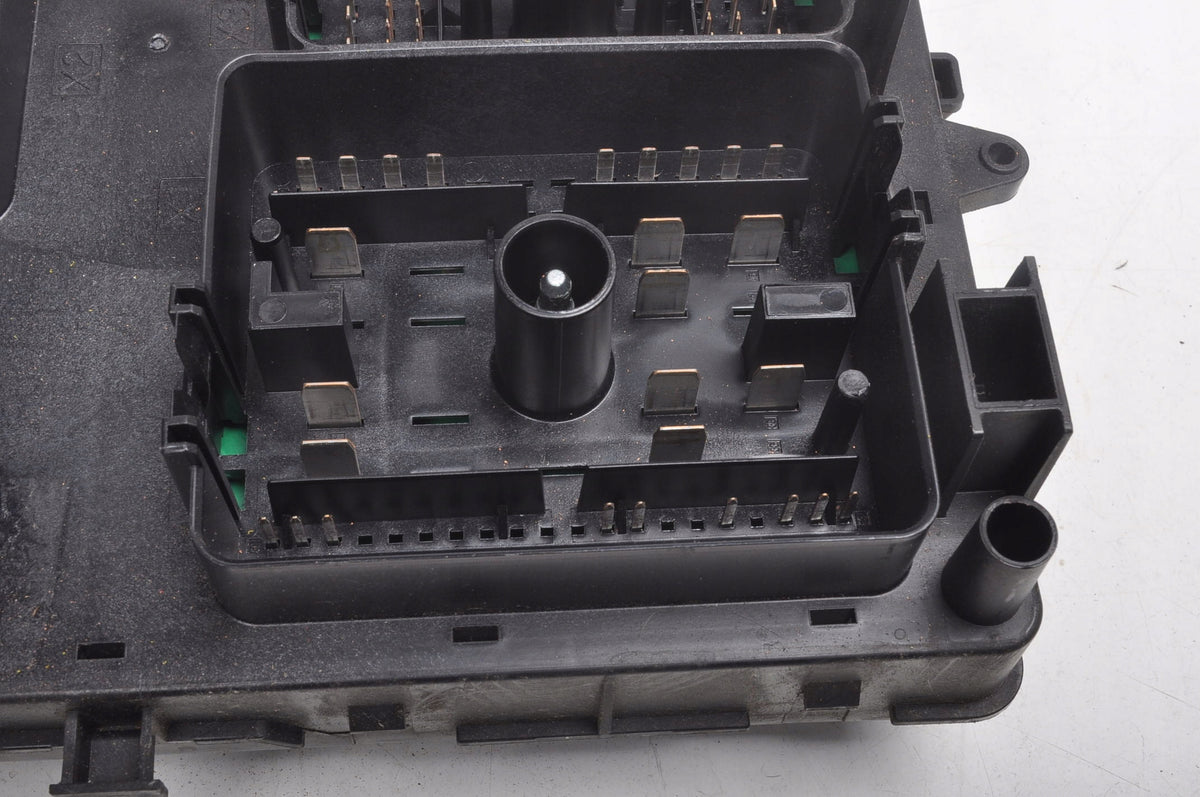 OPEL INSIGNIA AND FUSE BOX 22933575 LIFT