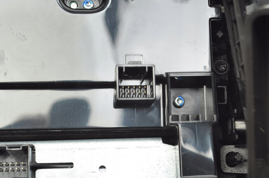 OPEL INSIGNIA AND GRILLE RADIO PANEL 90802613 LIFT