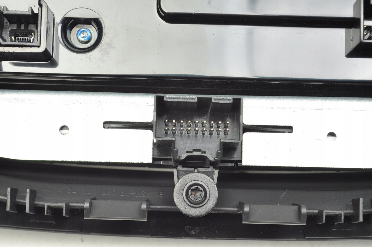 OPEL INSIGNIA AND GRILLE RADIO PANEL 90802613 LIFT