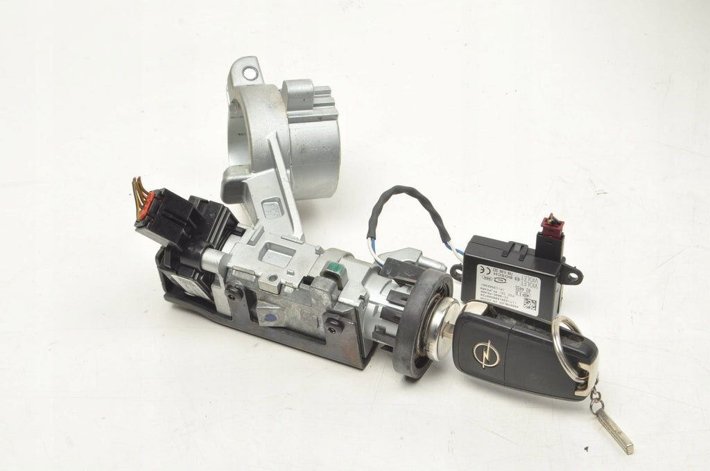 OPEL INSIGNIA AND IGNITION KEY 20909327