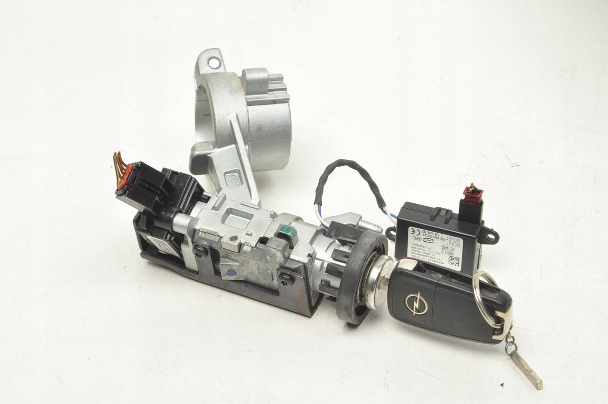 OPEL INSIGNIA AND IGNITION KEY 20909327
