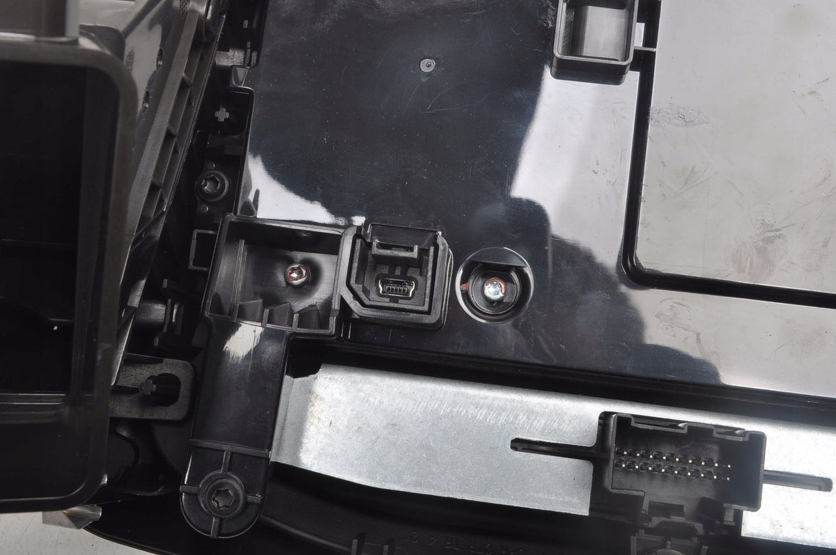OPEL INSIGNIA AND RADIO PANEL 90802613 LIFT