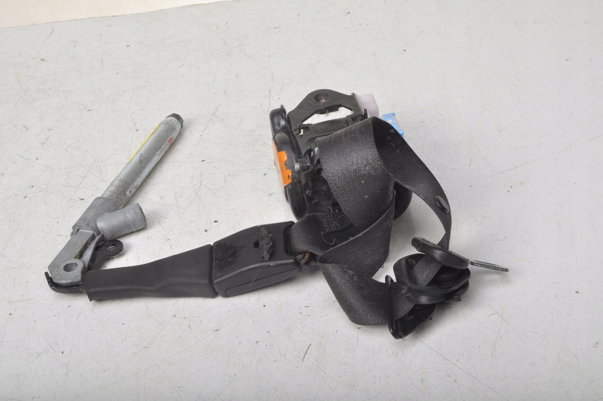 OPEL INSIGNIA AND SEAT BELT RIGHT FRONT TENSIONER