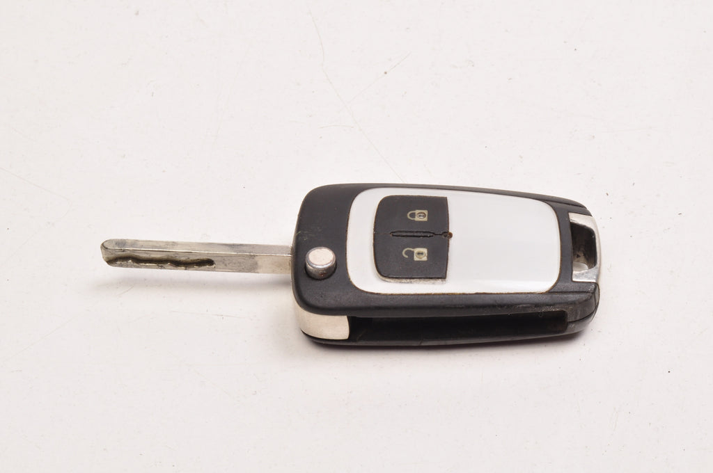 OPEL MOCHA AND IGNITION KEY 13504286 23276089