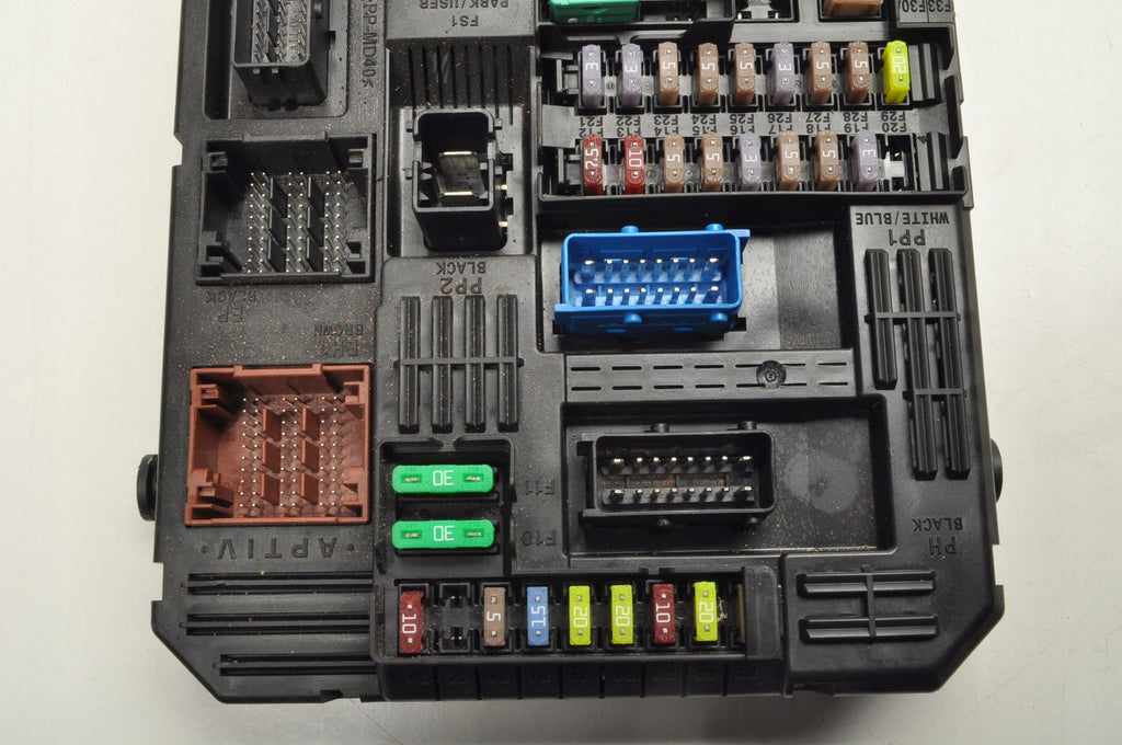 OPEL MOCHA B II E-CORSA FUSE BOX 9832881080