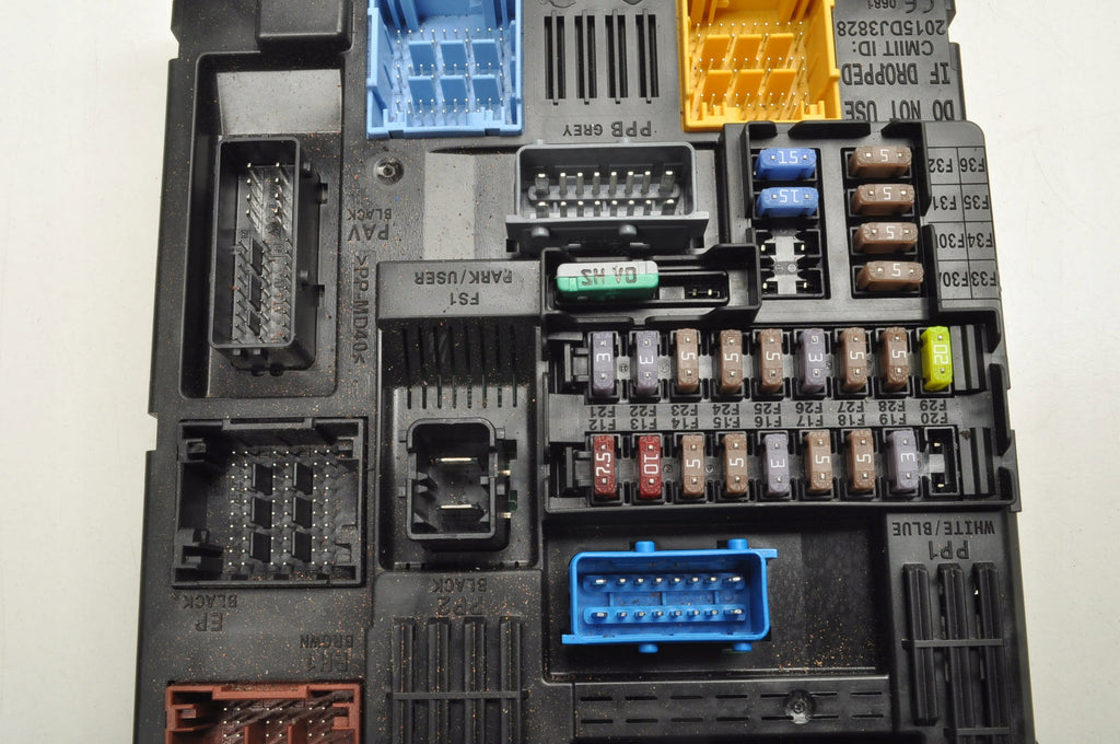 OPEL MOCHA B II E-CORSA FUSE BOX 9832881080