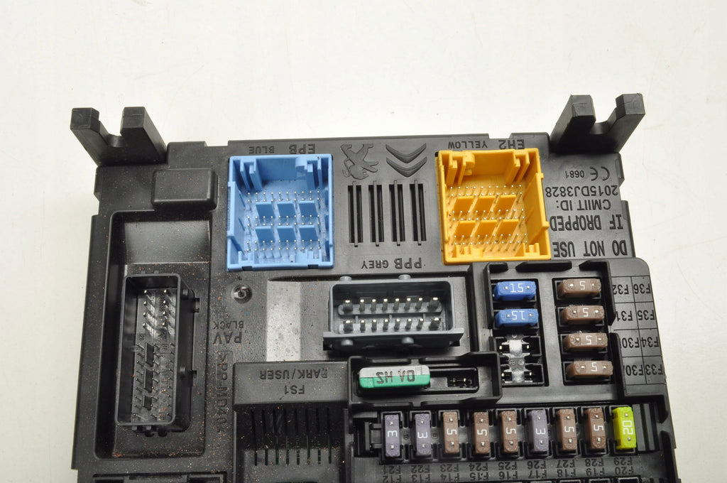 OPEL MOCHA B II E-CORSA FUSE BOX 9832881080