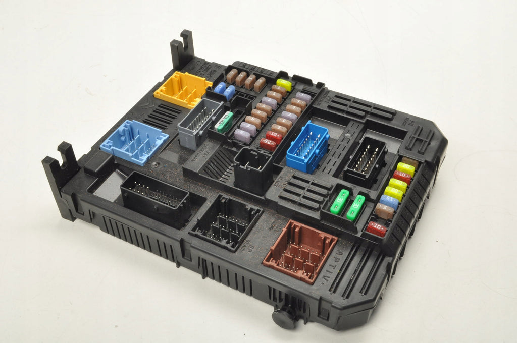 OPEL MOCHA B II E-CORSA FUSE BOX 9832881080