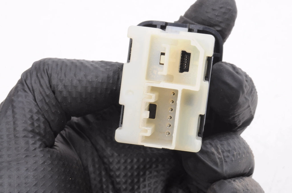 PANEL SOCKET USB INPUT OPEL CORSA E 13596807