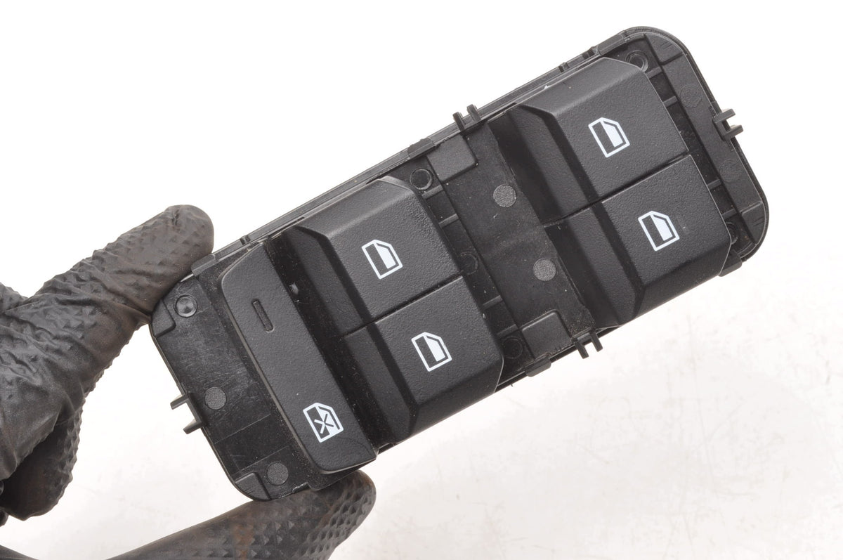 PANEL WINDOW SWITCH MG 3 III 11270665 2025