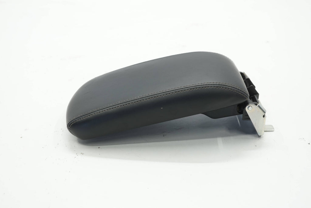 PEUGEOT 308 II T9 14R ARMREST LEATHER BLACK 1301721XZD