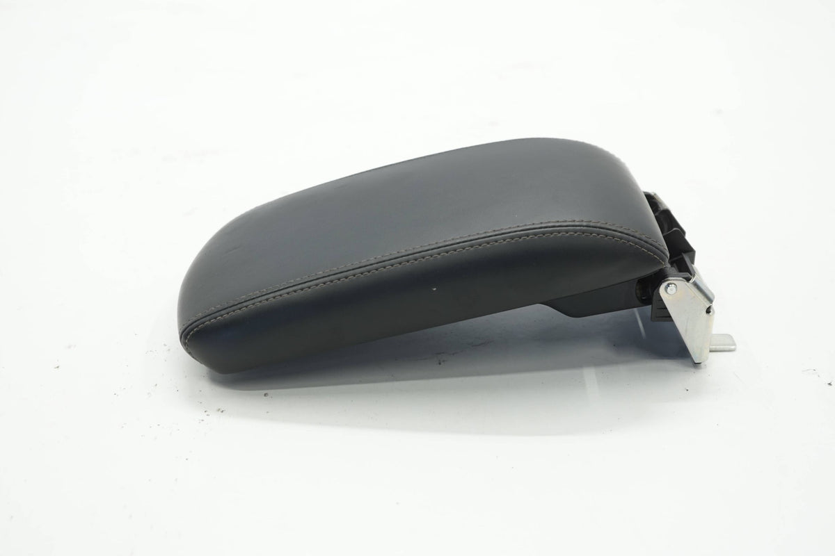 PEUGEOT 308 II T9 14R ARMREST LEATHER BLACK 1301721XZD