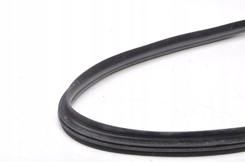 PORSCHE 911 996 WINDOW SEAL RIGHT REAR 99654332600