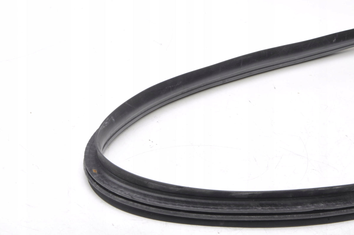 PORSCHE 911 996 WINDOW SEAL RIGHT REAR 99654332600