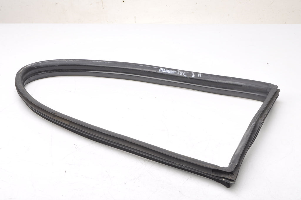 PORSCHE 911 996 WINDOW SEAL RIGHT REAR 99654332600
