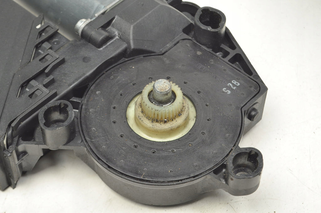 PORSCHE CAYENNE AND VW TOUAREG AND 7L WINDSHIELD MOTOR LEFT FRONT 3D1959793F