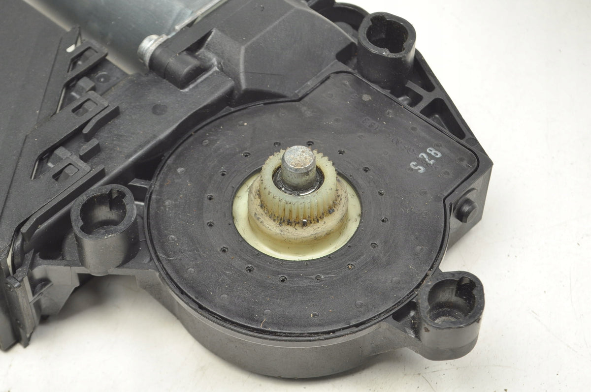 PORSCHE CAYENNE AND VW TOUAREG AND 7L WINDSHIELD MOTOR LEFT FRONT 3D1959793F