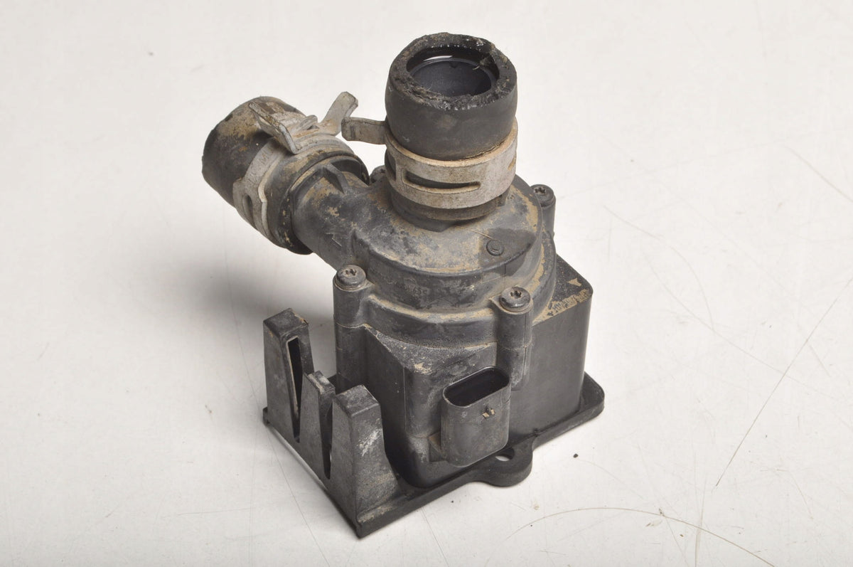 PORSCHE MACAN 3.6 ADDITIONAL WATER PUMP 06H121601M