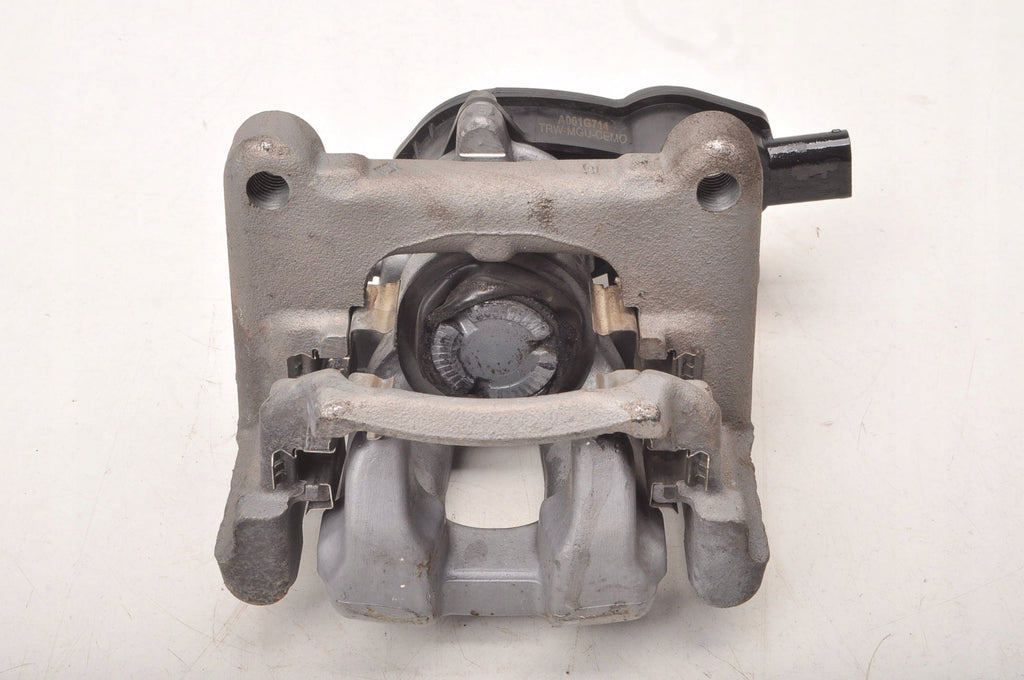Peugeot 2008 II CORSA F MOKKA B 1.2 CLAMP RIGHT REAR 2025R 9842295180