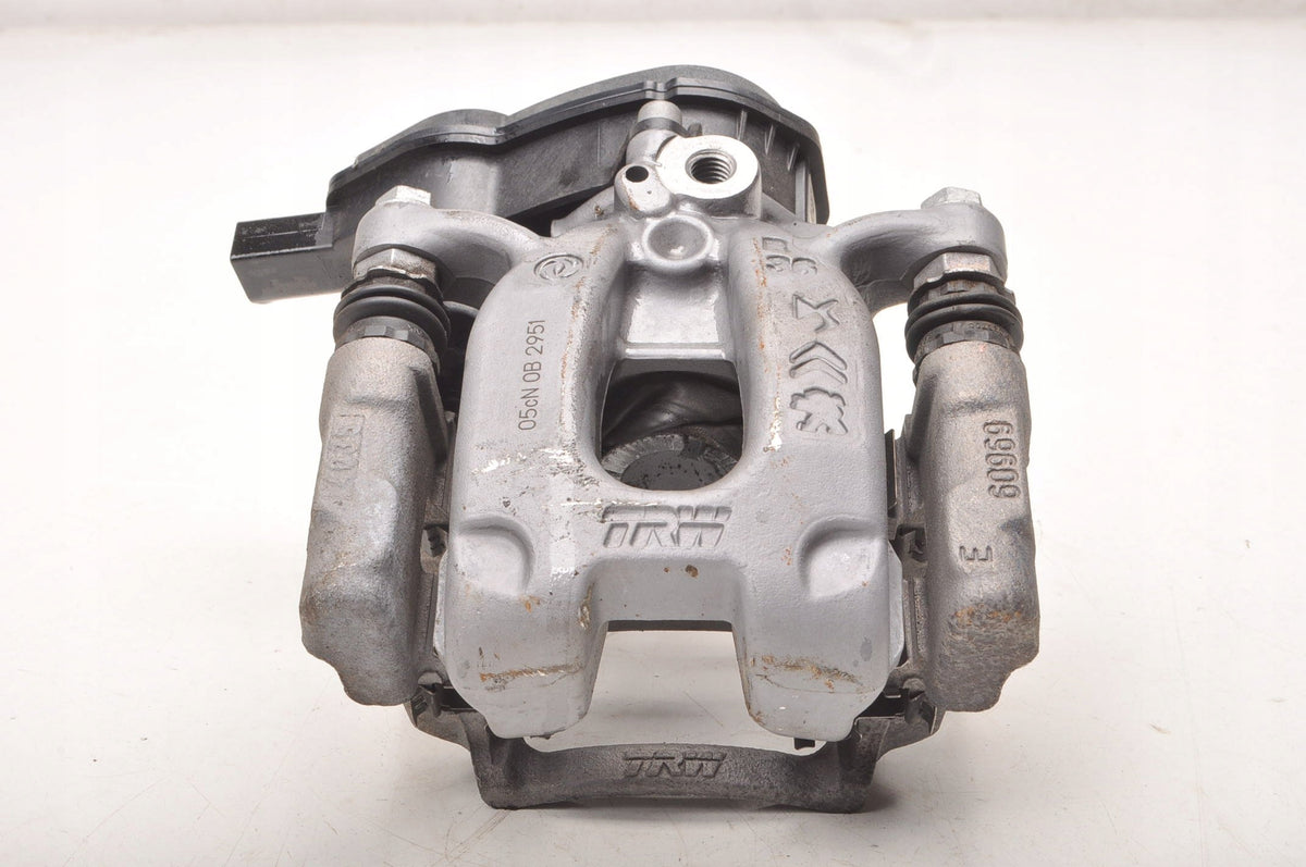 Peugeot 2008 II CORSA F MOKKA B 1.2 CLAMP RIGHT REAR 2025R 9842295180