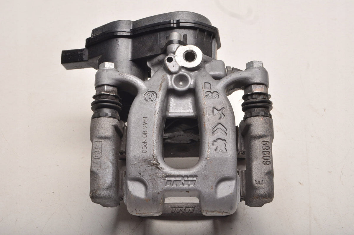Peugeot 2008 II CORSA F MOKKA B 1.2 CLAMP RIGHT REAR 2025R 9842295180