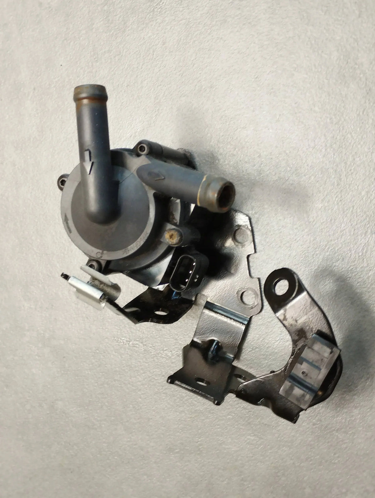 Peugeot 508 1.6 thp water pump 761935980