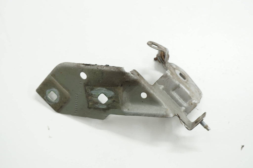 RENAULT CAPTUR AND 13R BRACKET FENDER MOUNT RIGHT TED69 620428853A