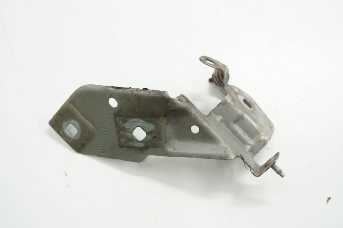RENAULT CAPTUR AND 13R BRACKET FENDER MOUNT RIGHT TED69 620428853A