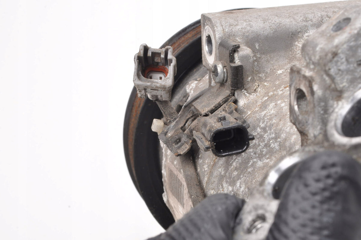 RENAULT CLIO IV 1.5 dci LIFT AIR CONDITIONING COMPRESSOR 926008582R
