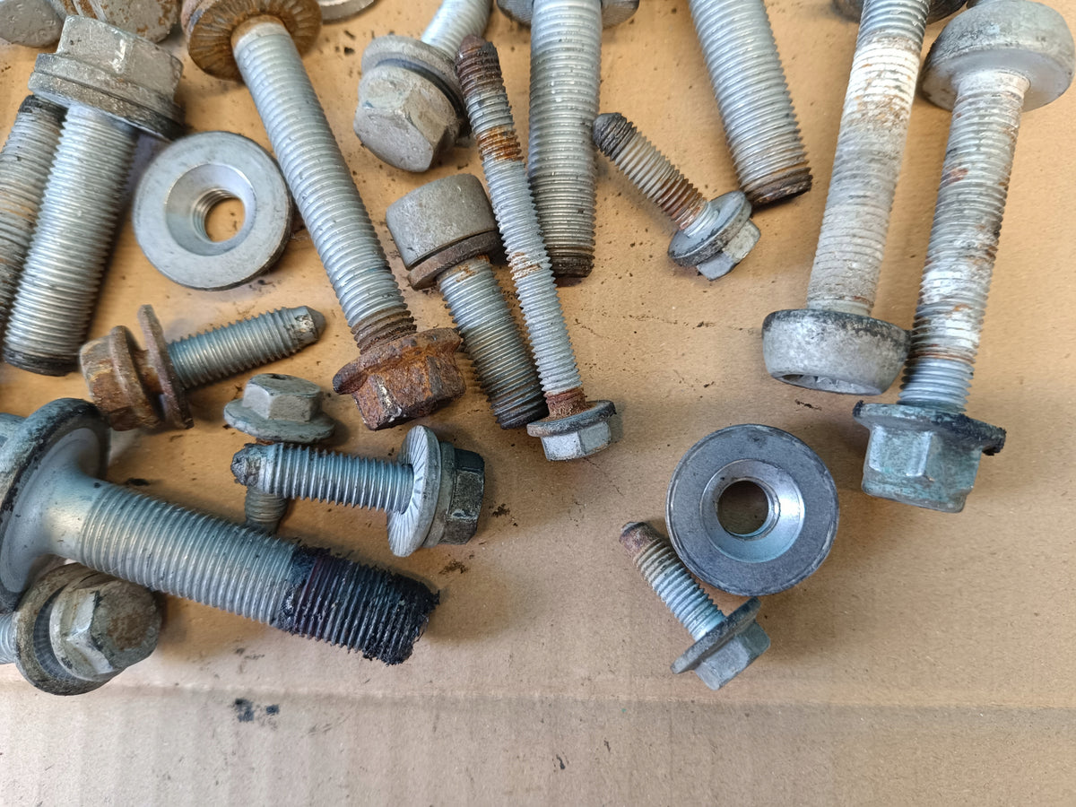 SEAT LEON 4 IV FR COMBI 2.0 TDI 110KW 2021 R SUSPENSION BOLTS 2,95KG