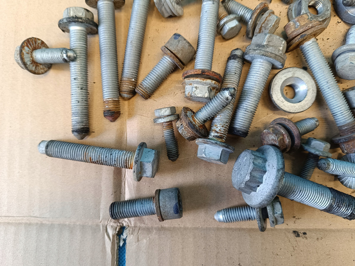 SEAT LEON 4 IV FR COMBI 2.0 TDI 110KW 2021 R SUSPENSION BOLTS 2,95KG