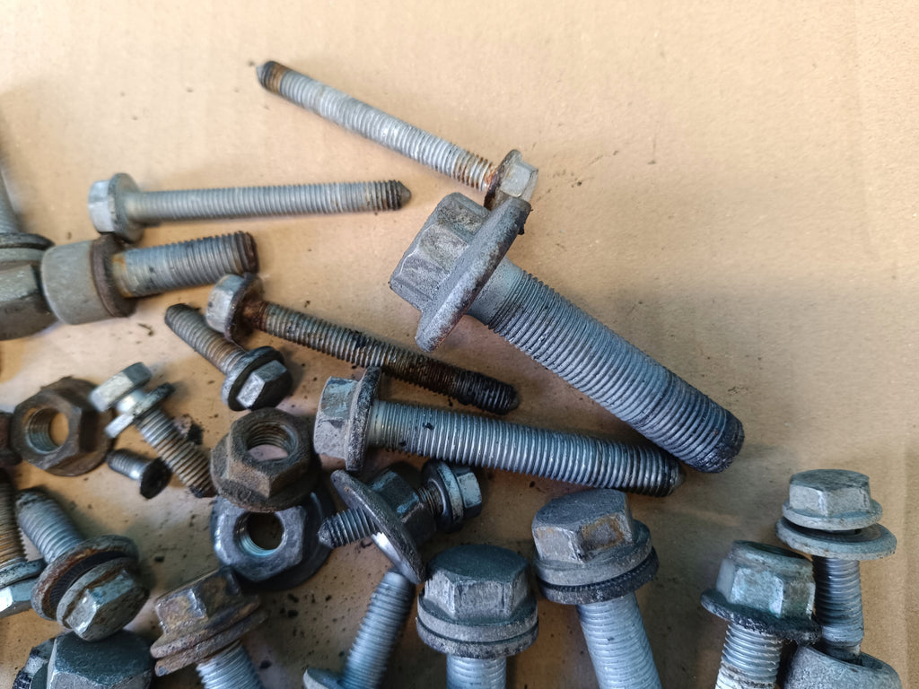SEAT LEON 4 IV FR COMBI 2.0 TDI 110KW 2021 R SUSPENSION BOLTS 2,95KG