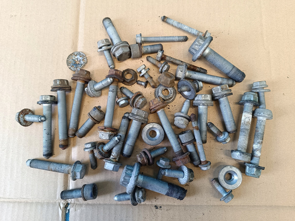 SEAT LEON 4 IV FR COMBI 2.0 TDI 110KW 2021 R SUSPENSION BOLTS 2,95KG