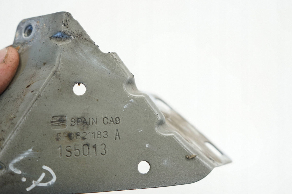 SEAT LEON III 14R BRACKET FENDER MOUNT LX7R LEFT FRONT 5F0821183A