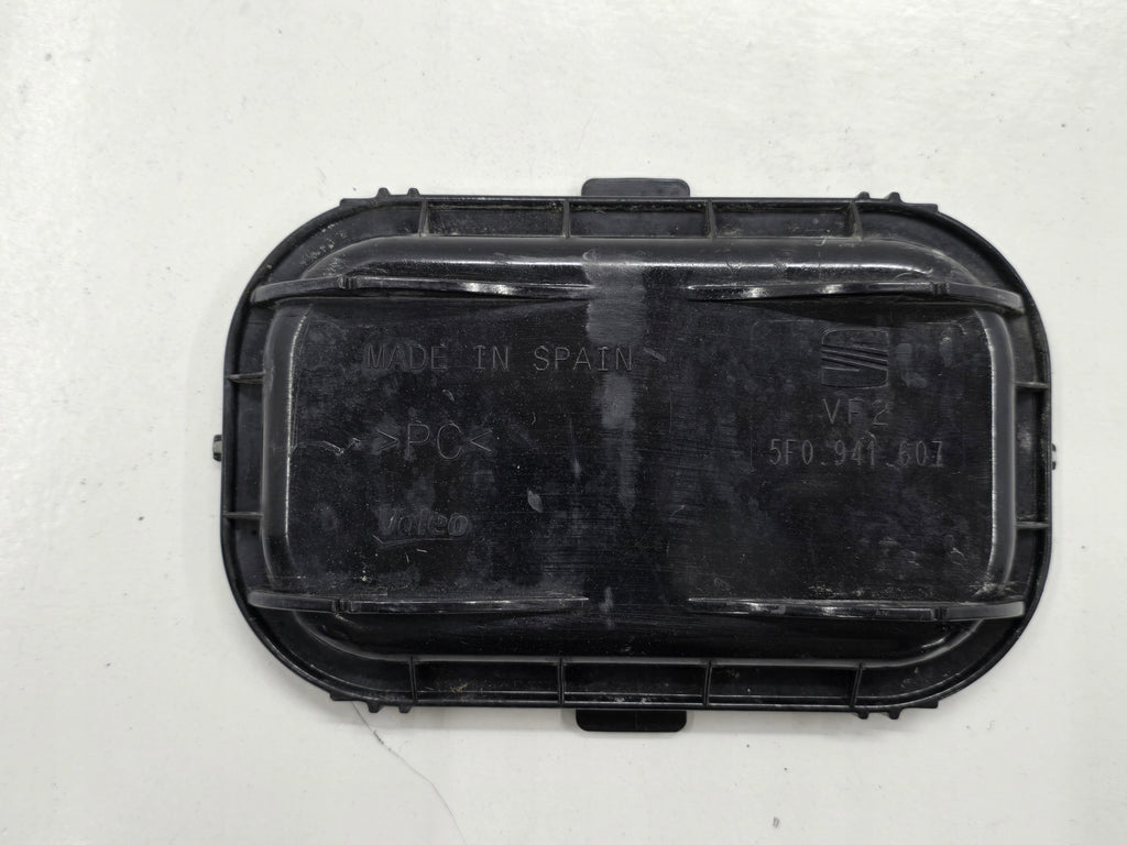 SEAT LEON III 15R LAMP CAP LEFT RIGHT FRONT 5F0941607