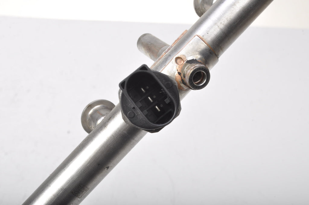 SEAT LEON III 2.0 LIFT INJECTION RAIL 06K133317AB