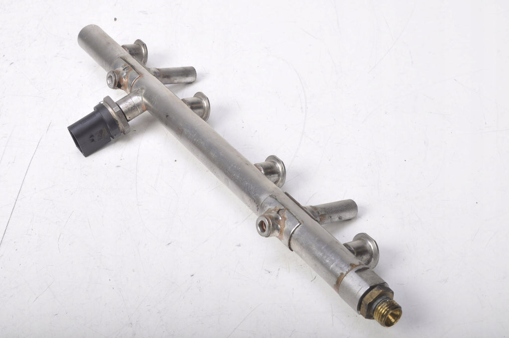 SEAT LEON III 2.0 LIFT INJECTION RAIL 06K133317AB